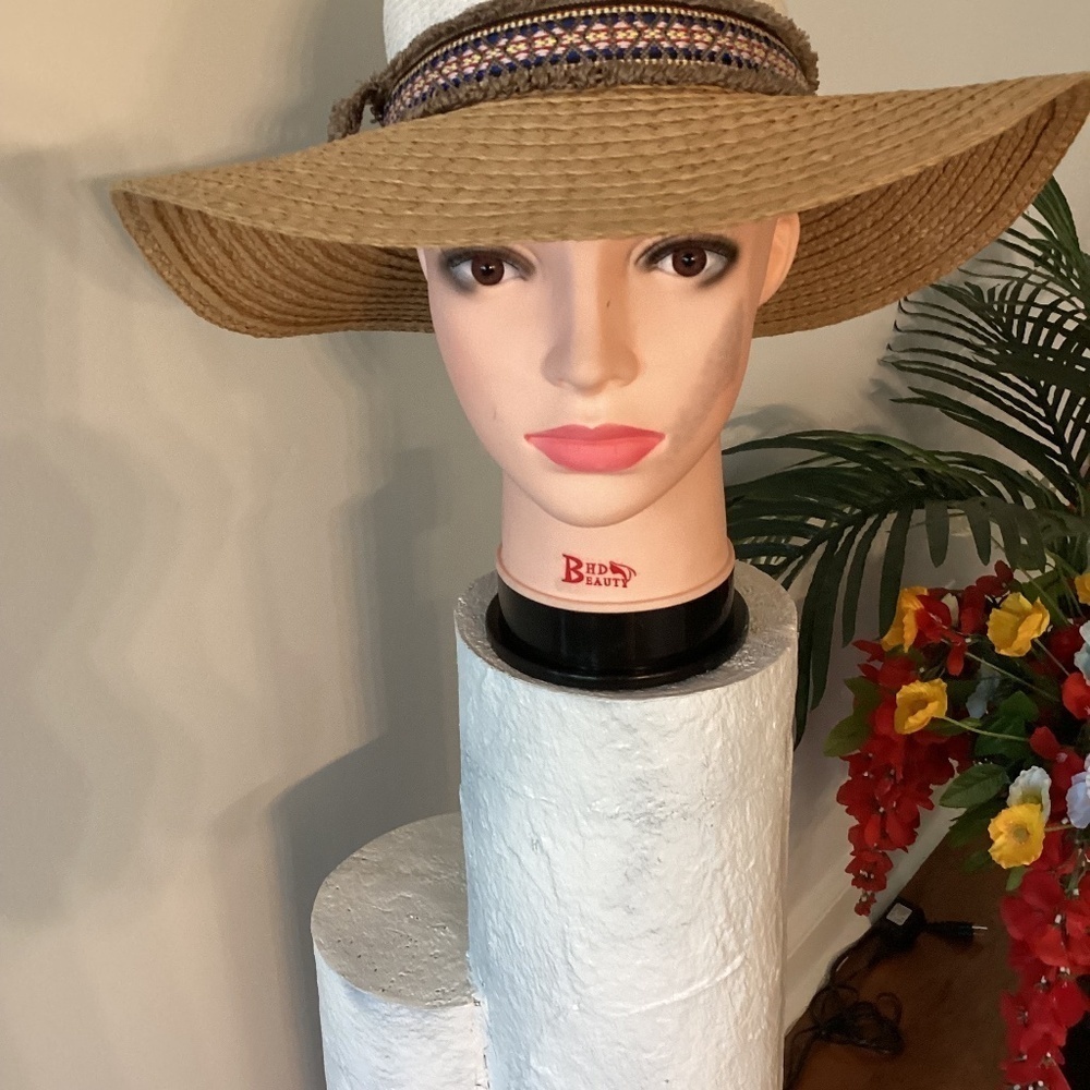 ZOE MADISON. SUN HAT WIDE BRIM HAT ( Color: White/ Khaki) NWOT